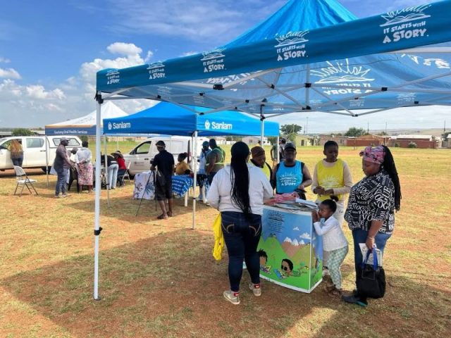 The Nal’ibali Gauteng team is part of the Poortjie Community of Practice (COP), a network of local stakeholders working together to support the community.

On Friday, the local clinic hosted a community service drive bringing essential services directly to residents. Organisations offering health services, SASSA support and other resources were on site, engaging with community members and sharing information.

Nal’ibali was represented by the SEF team, who connected with families and children while sharing reading resources, including books and supplements. 

The team also encouraged community members to sign up for library cards so they can access more books and help build a culture of reading in their homes. 

#Nalibali #ReadingForJoy #CommunityPartnerships #StoryPower