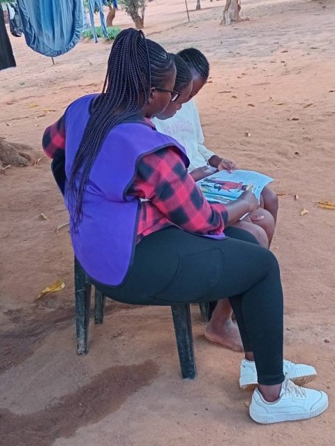 The Nkowankowa SEF team continues to bring the power of stories closer to families through dedicated home visits. 

By stepping into homes, the team connects directly with caregivers and children, sharing simple and joyful ways to read, tell stories and create a culture of reading together. These visits help families see that reading for enjoyment can happen anywhere, whether through a storybook, a song or a story shared from memory.

Through these meaningful moments, the SEF team is strengthening families, supporting caregivers and nurturing young readers in Nkowankowa one home at a time. 

#Nalibali #ReadingForEnjoyment #StoryPower #CommunityLiteracy