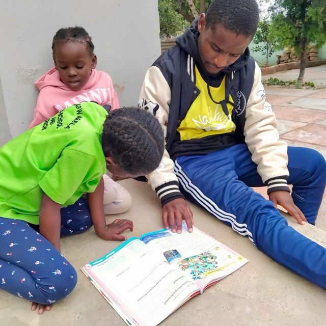 Reading is not just learning, it is wellbeing.

Shared reading with children builds connection, reduces stress, and supports mental health at home, in classrooms, and in communities.

This matters. We need to act now and make reading together a daily habit.

#LiteracyMatters #MentalHealth #Wellbeing #ReadingForEnjoyment #Nalibali