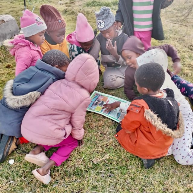 School holidays don’t mean the stories stop. 

Across the Eastern Cape, our SEF4 teams are continuing to inspire a love of reading by sharing stories and engaging children in fun literacy activities during the school break.

From Bathurst, Berlin, Kubhanti Village, Ncora Village, Sturkspruit, and Enkululekweni (Queenstown), our dedicated teams are helping children keep reading, learning, and enjoying stories beyond the classroom.

A heartfelt thank you to our amazing facilitators for your passion, commitment, and the difference you make in children’s lives every day. Together, we’re keeping the joy of reading alive, one story at a time.

#Nalibali #ReadingForEnjoyment #EasternCape #Literacy #SchoolHolidays