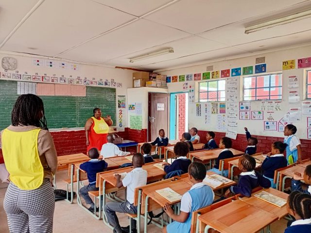 Story time is back!

The Ilitha Township SEF5 team is back at Sosebenza Primary and iLitha Day Care Centre! 

After the holiday break, children were excited to welcome their Nal’ibali team back, share their holiday stories and dive into story time. 

The stories continue, and so does the joy of reading!